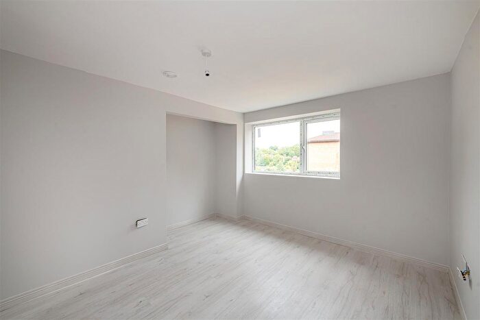 1 Bedroom Flat To Rent In Longland Way, High Wycombe, HP12