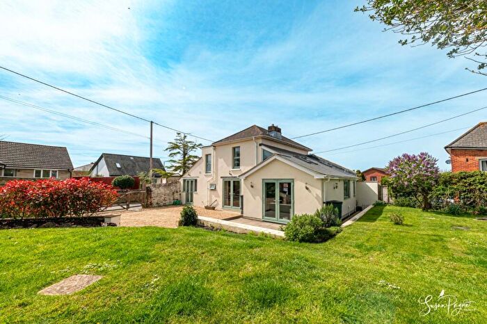 3 Bedroom Detached House For Sale In Main Road, Havenstreet, Ryde, PO33