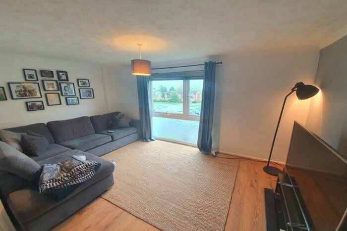 2 Bedroom Maisonette To Rent In Raven Square, Alton, GU34