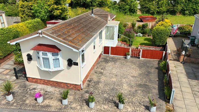 1 Bedroom Lodge For Sale In Gwellyn Avenue, Kinmel Bay, LL18