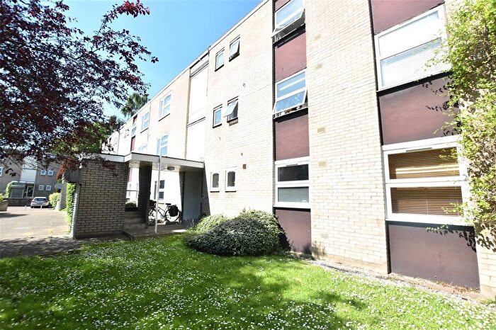 1 Bedroom Flat To Rent In Hepple Close, Isleworth, TW7