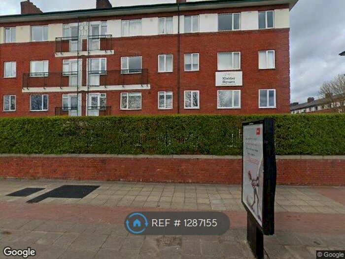 2 Bedroom Flat To Rent In Kielder Square, Salford M5