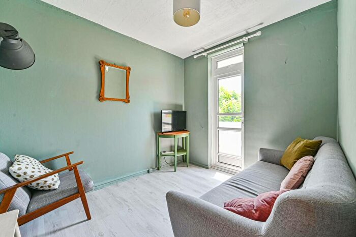 3 Bedroom Flat To Rent In Pelican Estate, Peckham, London, SE15