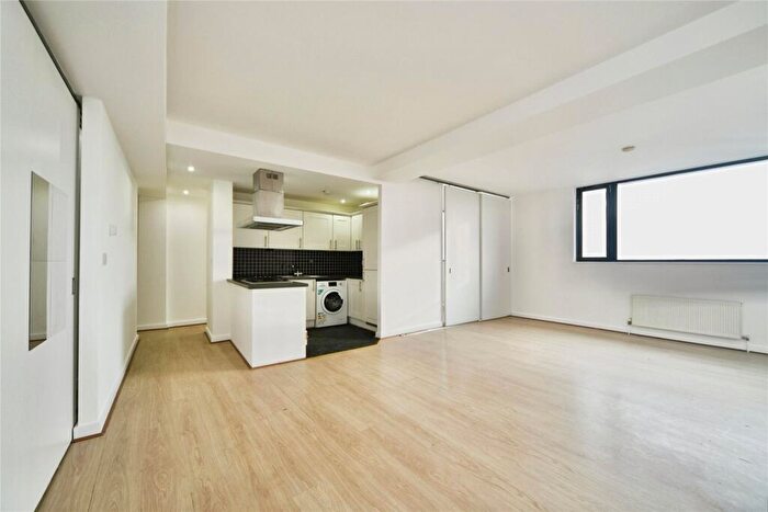 2 Bedroom Flat For Sale In Shaftesbury Road, London, E7