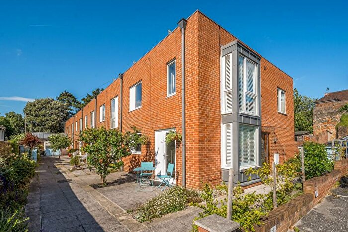 3 Bedroom End Of Terrace House For Sale In Love Lane, Rochester, Kent., ME1