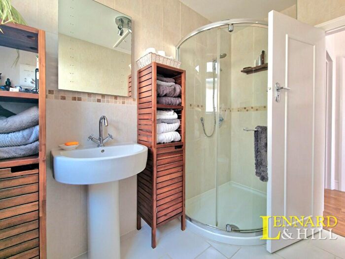 2 Bedroom Detached Bungalow For Sale In King Edward Drive, Woodside, RM16