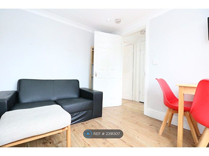 Studio To Rent In St. Andrews Road, London, W3