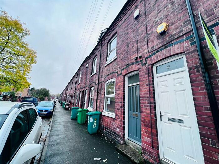3 Bedroom House To Rent In Cycle Road, Nottingham, NG7