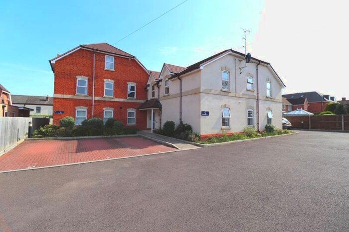 2 Bedroom Flat To Rent In Colin Road, Barnwood, Gloucester, GL4