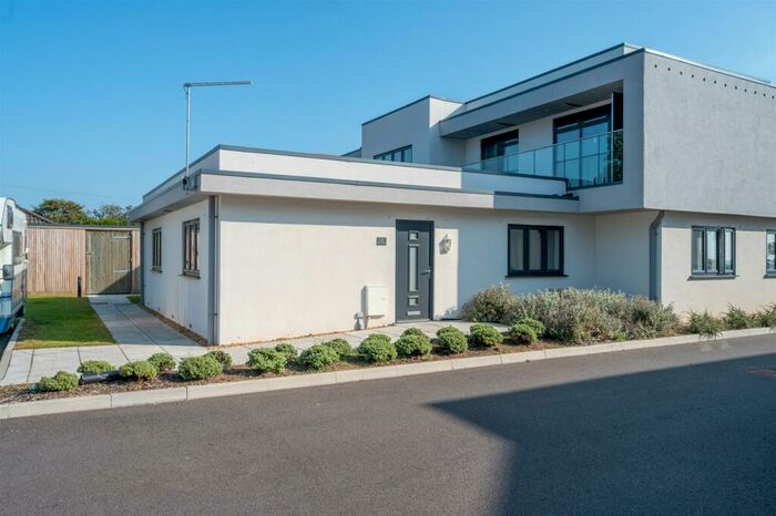 2 Bedroom Apartment To Rent In Sea Front, Hayling Island, PO11