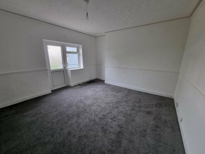 1 Bedroom Flat To Rent In Clytha Square, NP20