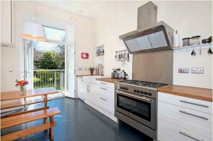 2 Bedroom Flat To Rent In Wellington Street, Edinburgh, EH7