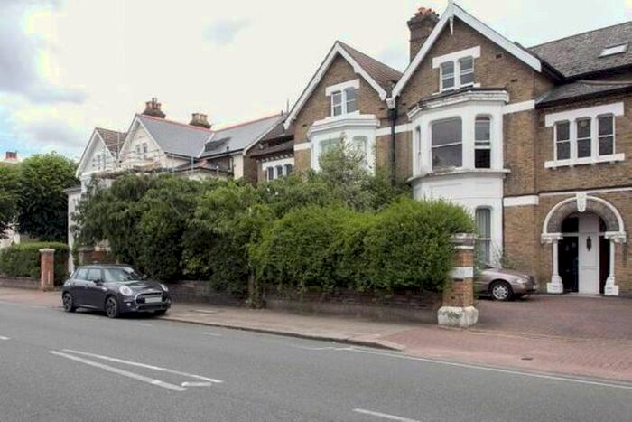 3 Bedroom Flat To Rent In Earlsfield Road, London, SW18