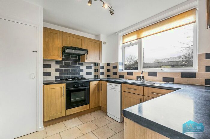 2 Bedroom Flat To Rent In Nether Street, Finchley Central, London, N3