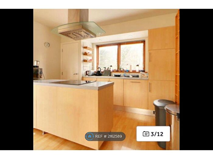 3 Bedroom Flat To Rent In Carlton Way, Cambridge, CB4