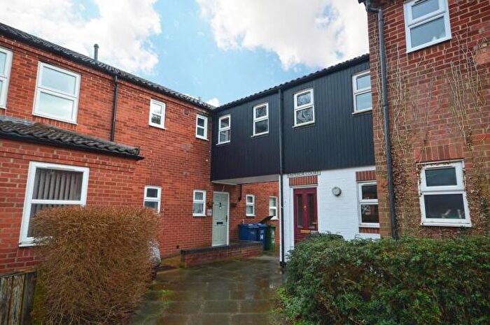 4 Bedroom Flat To Rent In Emperor Court, CB4