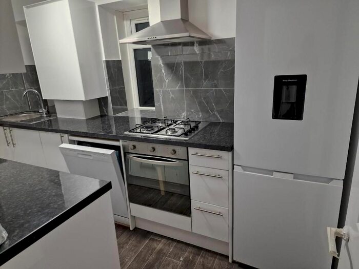 3 Bedroom Flat To Rent In Smithwood Close, London, SW19