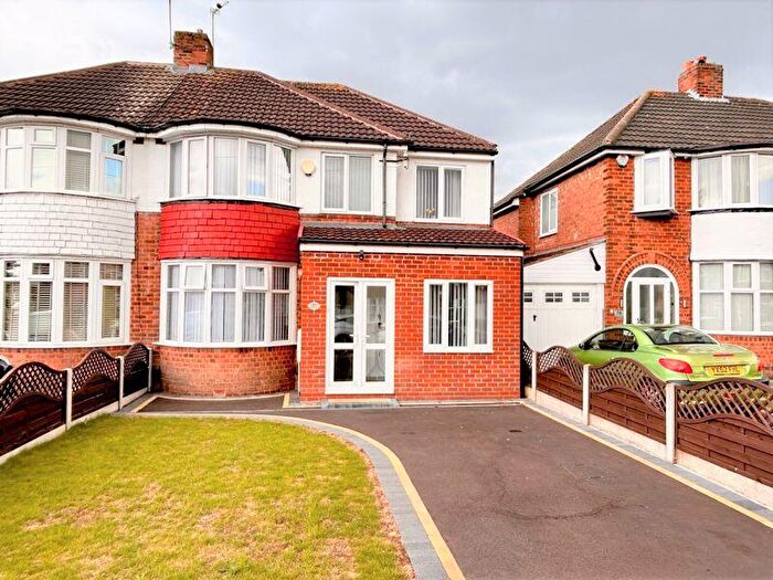 3 Bedroom Semi-Detached House For Sale In Elizabeth Road, Sutton Coldfield, B73