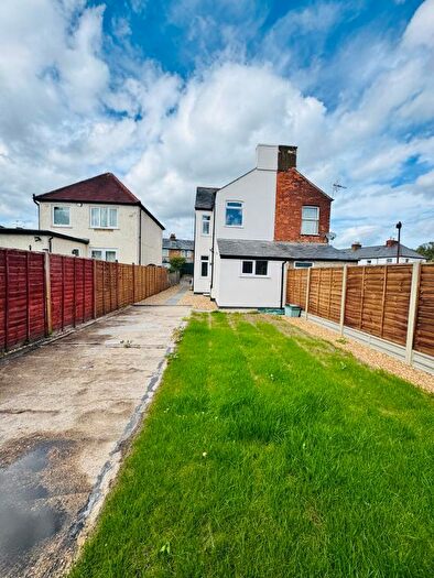 4 Bedroom Semi-Detached House To Rent In Kings Road, High Wycombe, HP11