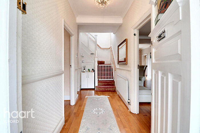 5 Bedroom Semi-Detached House For Sale In Rochester Gardens, Ilford, IG1