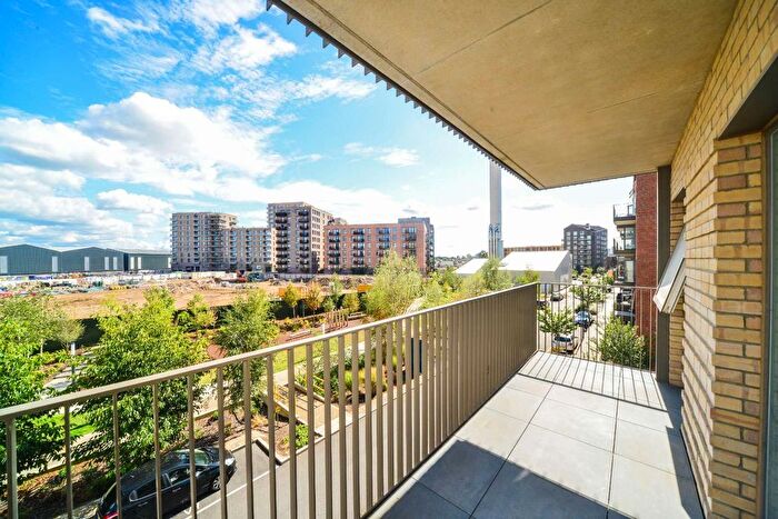 2 Bedroom Flat To Rent In Meadowview Close, Harrow Amp; Wealdstone, London, HA1