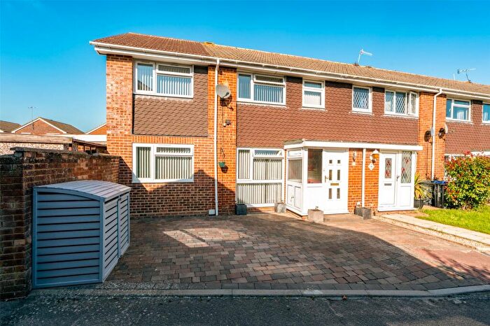 4 Bedroom End Of Terrace House For Sale In Chesley Close, Worthing, West Sussex, BN13