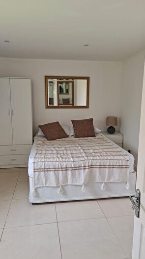 Studio To Rent In Grosvenor Gardens, London, NW11