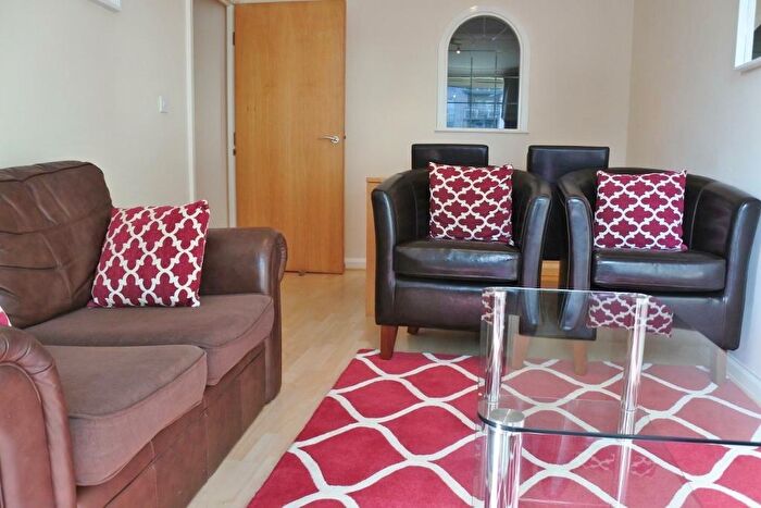 2 Bedroom Flat To Rent In Crown Heights, Alencon Link, Basingstoke, RG21