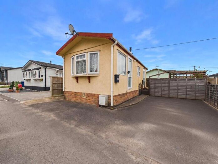 1 Bedroom Park Home For Sale In Staverton Park, Cheltenham, GL51