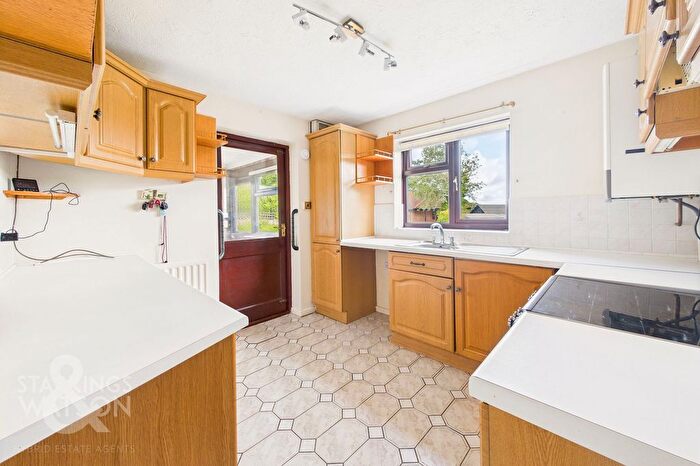 2 Bedroom Detached Bungalow For Sale In Fletcher Way, Acle, Norwich, NR13