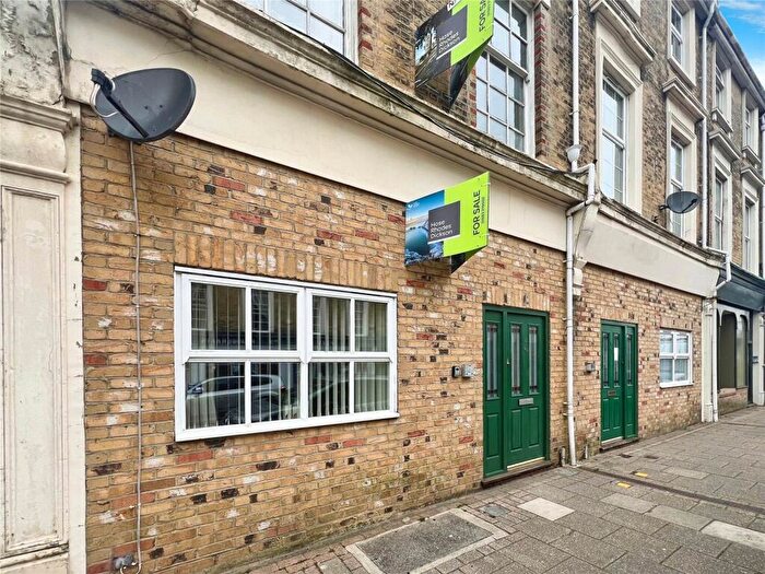 1 Bedroom Apartment For Sale In Clarence Road, East Cowes, Isle Of Wight, PO32