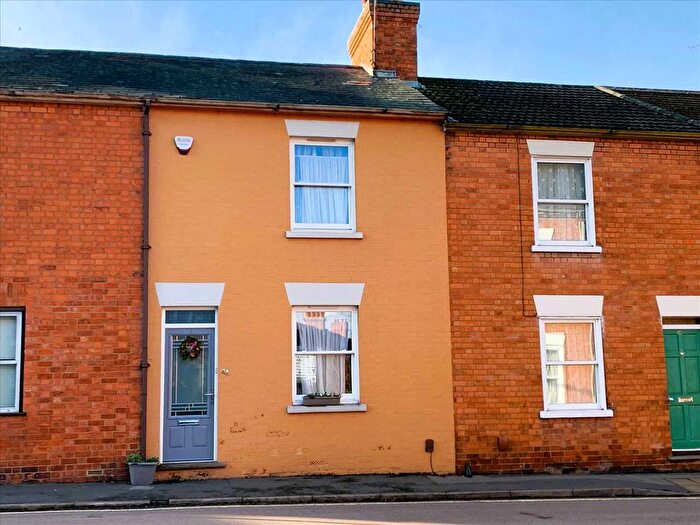 2 Bedroom Terraced House For Sale In Radcliffe Street, Wolverton, Milton Keynes, MK12