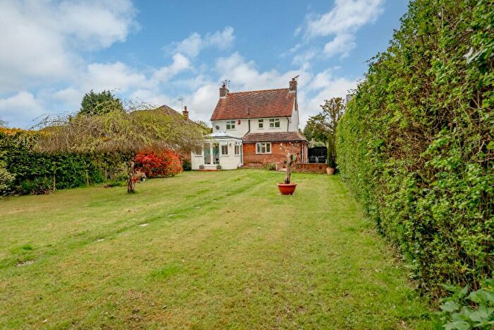 3 Bedroom Cottage For Sale In Effingham Road, RH6