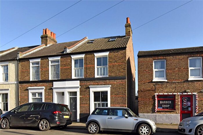 3 Bedroom Terraced House To Rent In Alexandra Road, Windsor, Berkshire, SL4