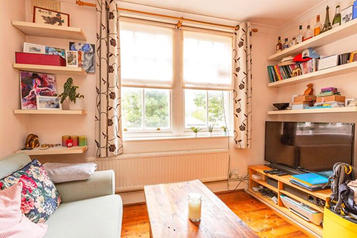 1 Bedroom Flat To Rent In Thornhill Road, Islington, N1