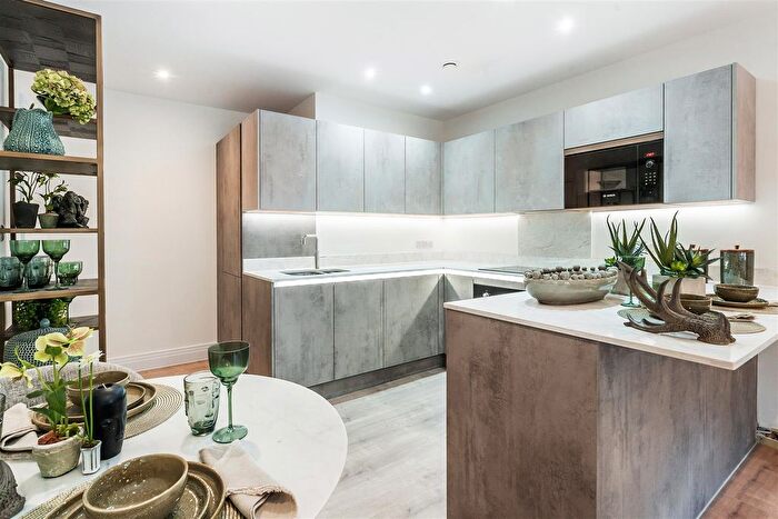 1 Bedroom Flat For Sale In Church Street, Dorking, RH4