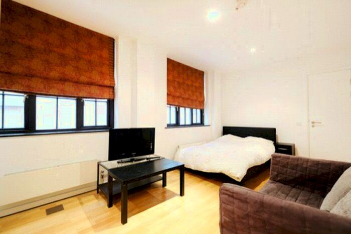 Studio To Rent In Ludgate Square, Clerkenwell, London, EC4M