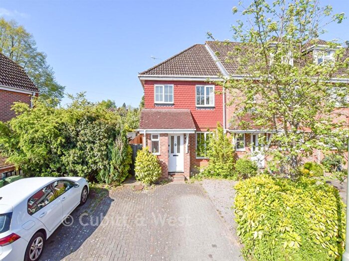 3 Bedroom End Of Terrace House For Sale In Spruce Close, Redhill, Surrey, RH1