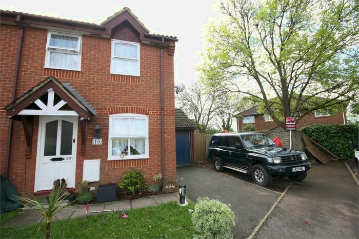 2 Bedroom End Of Terrace House To Rent In Chesterton Drive, Stanwell, Staines, TW19