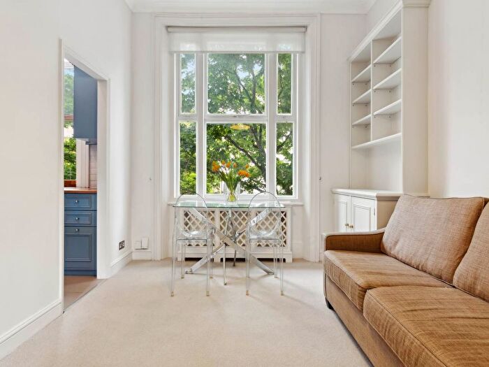 1 Bedroom Flat To Rent In Kempsford Gardens, London, SW5