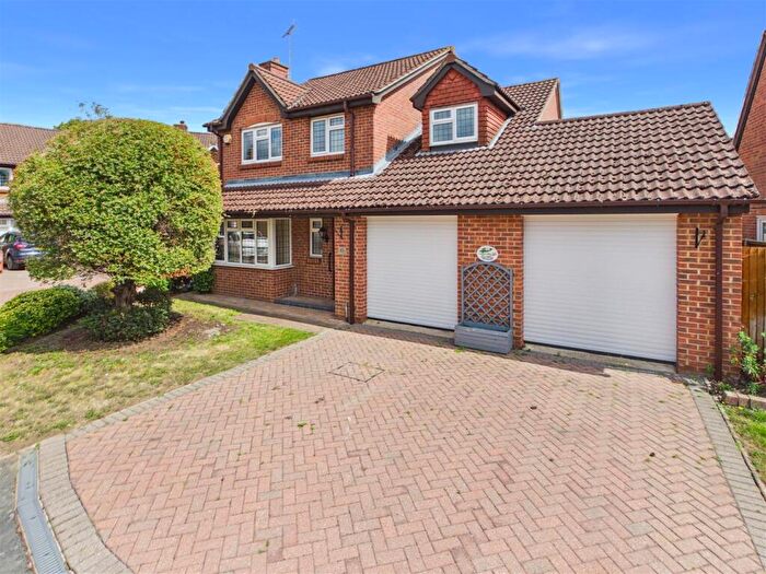 4 Bedroom Detached House For Sale In Regency Gardens, Walton-On-Thames, KT12