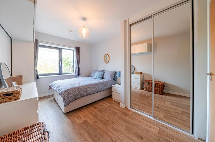 2 Bedroom Flat For Sale In Devonshire House, Putney Hill, London, SW15