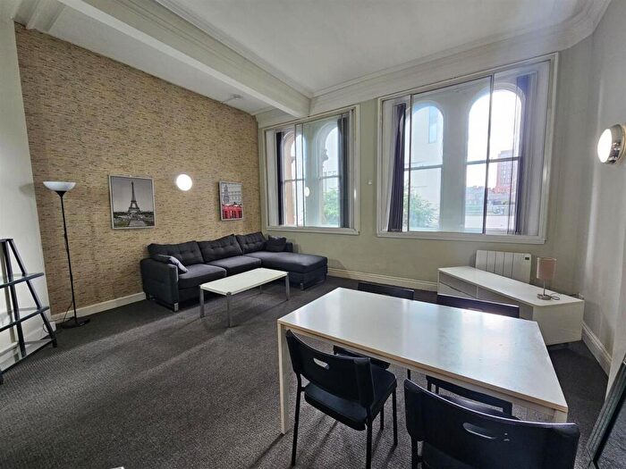 2 Bedroom Apartment To Rent In Portland Street, Manchester, M1