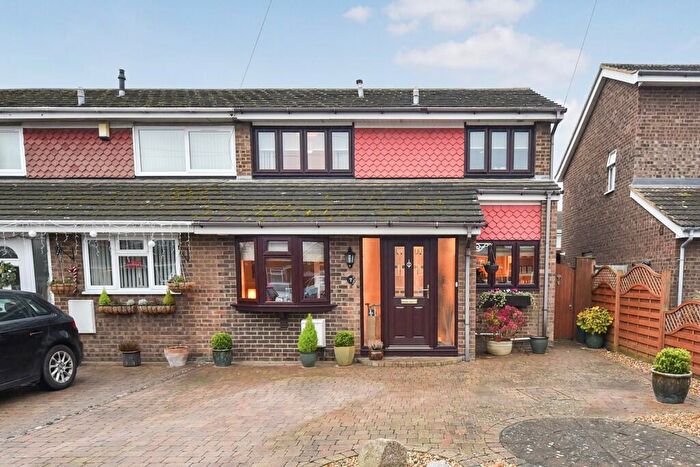 3 Bedroom End Of Terrace House For Sale In Boothey Close, Biggleswade, SG18