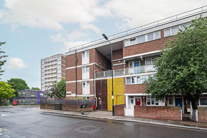1 Bedroom Flat For Sale In Buckland Court, St Johns Estate, Hackney, London, N1