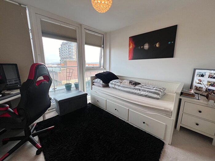 3 Bedroom Flat To Rent In Great Western Street, Aylesbury, HP20
