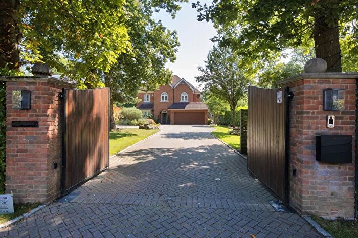 5 Bedroom Detached House For Sale In Warren Drive, Kingswood, Surrey, KT20