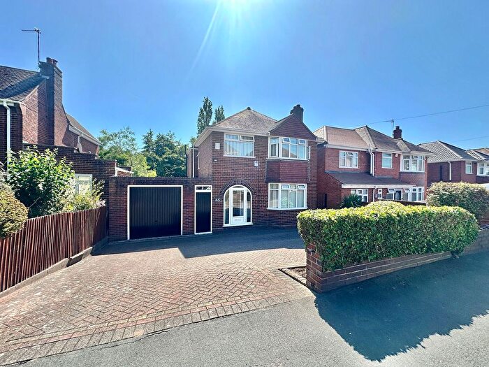 3 Bedroom Detached House For Sale In Vicarage Road West, Woodsetton, DY1