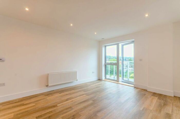 2 Bedroom Flat To Rent In Station View, Guildford, Guildford, GU1