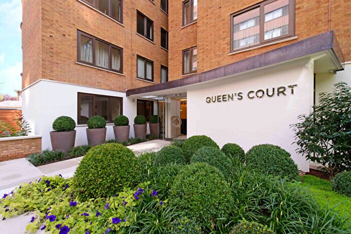 2 Bedroom Flat For Sale In Queens Court, - Finchley Road, London, NW8